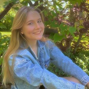 Meet your Posher, Alicia